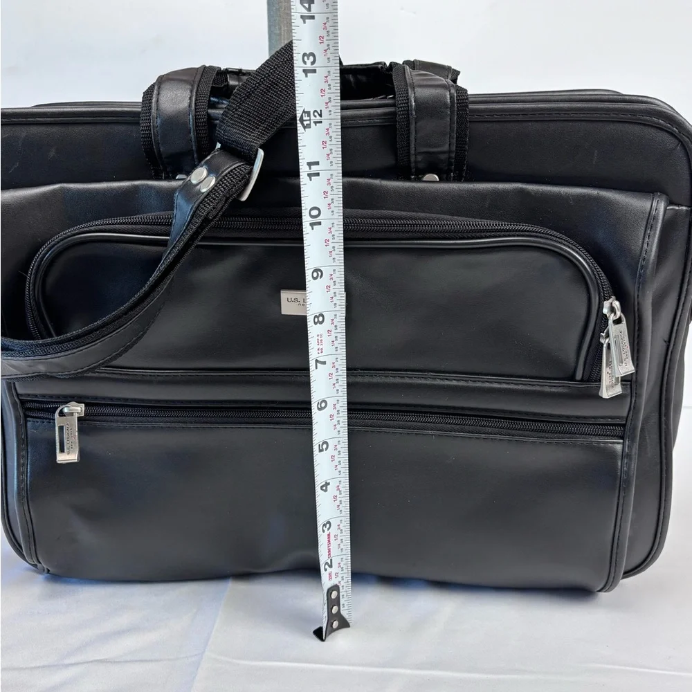U.S. Luggage New York Black Messenger / Laptop Bag with Sleek Design Very Cool!